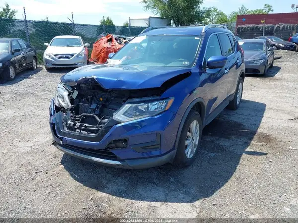KNMAT2MV9JP622490 2018 NISSAN ROGUE - Image 2