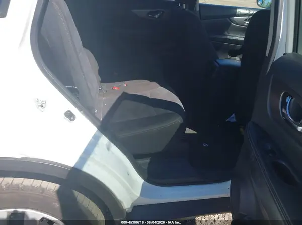 KNMAT2MVXGP617758 2016 NISSAN ROGUE - Image 8