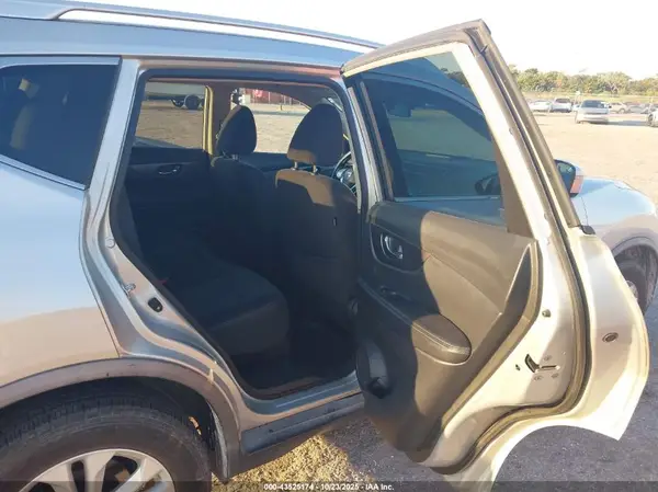 KNMAT2MVXGP660481 2016 NISSAN ROGUE - Image 8