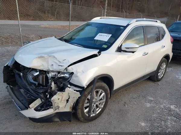 KNMAT2MVXHP502370 2017 NISSAN ROGUE - Image 2