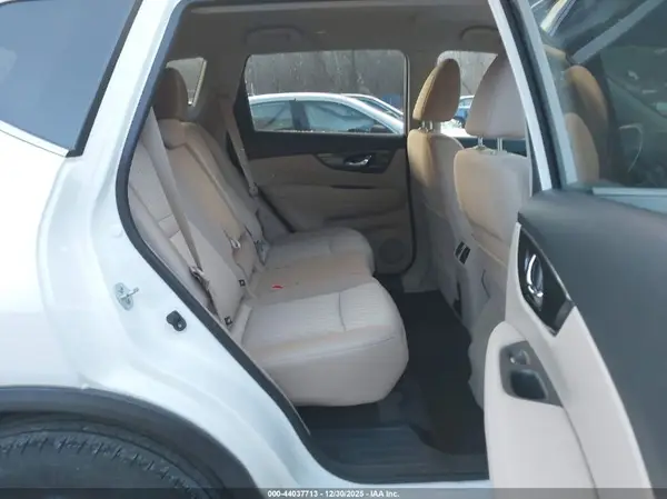 KNMAT2MVXHP502370 2017 NISSAN ROGUE - Image 8