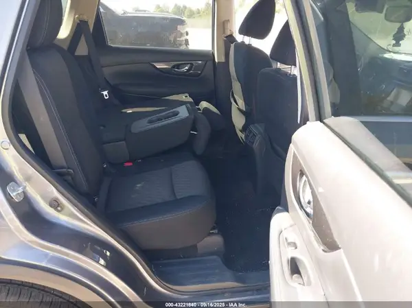 KNMAT2MVXHP502501 2017 NISSAN ROGUE - Image 8