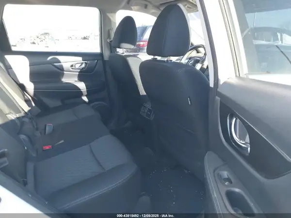 KNMAT2MVXHP506368 2017 NISSAN ROGUE - Image 8