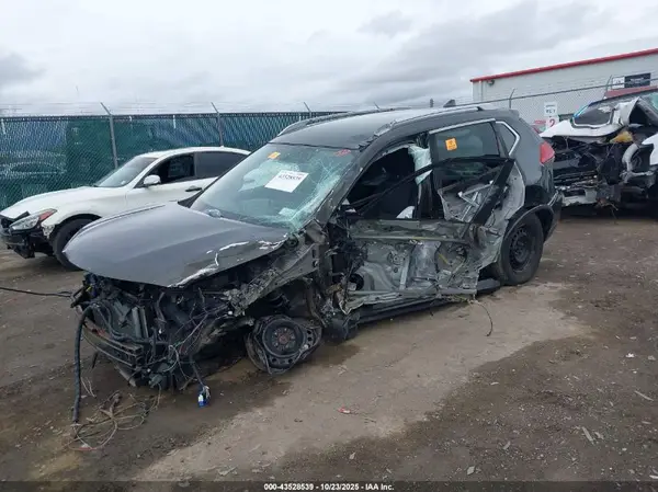 KNMAT2MVXHP512686 2017 NISSAN ROGUE - Image 2