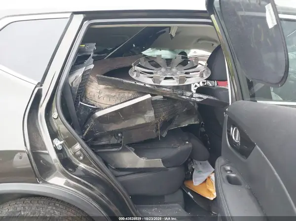 KNMAT2MVXHP512686 2017 NISSAN ROGUE - Image 8