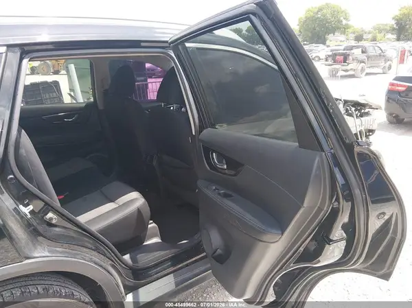 KNMAT2MVXHP516592 2017 NISSAN ROGUE - Image 8