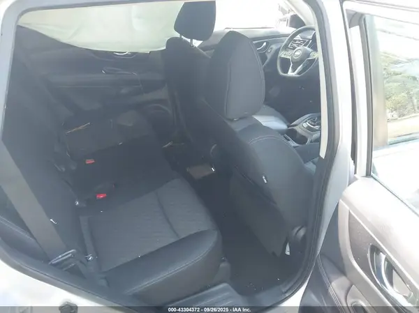 KNMAT2MVXHP518049 2017 NISSAN ROGUE - Image 8