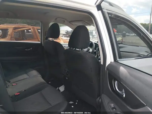 KNMAT2MVXHP519914 2017 NISSAN ROGUE - Image 8