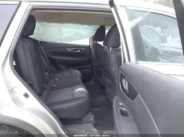 KNMAT2MVXHP521582 2017 NISSAN ROGUE - Image 8