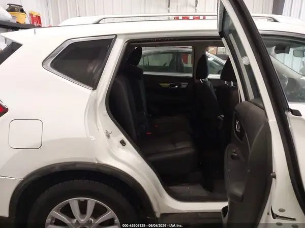 KNMAT2MVXHP524739 2017 NISSAN ROGUE - Image 8