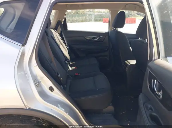 KNMAT2MVXHP527088 2017 NISSAN ROGUE - Image 8