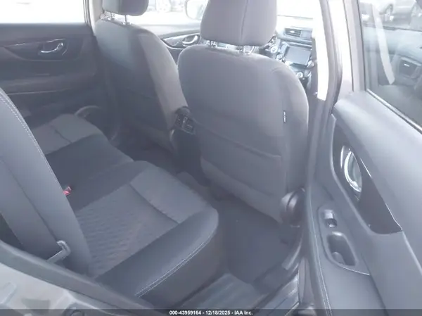 KNMAT2MVXHP529925 2017 NISSAN ROGUE - Image 8