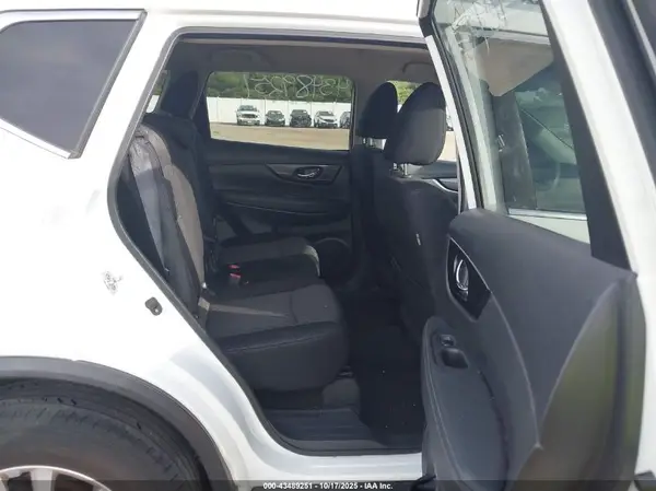 KNMAT2MVXHP532131 2017 NISSAN ROGUE - Image 8