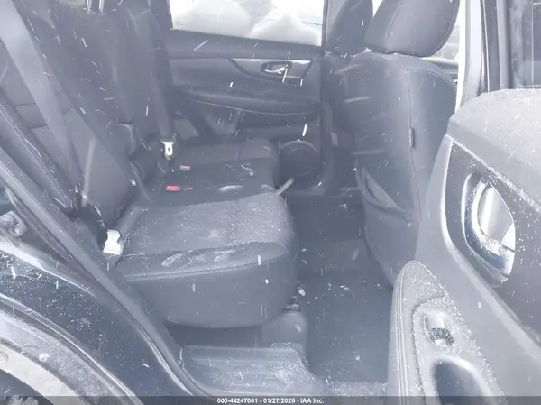 KNMAT2MVXHP532887 2017 NISSAN ROGUE - Image 8