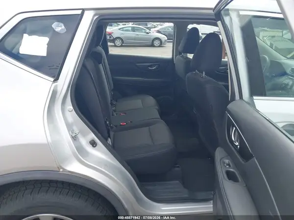 KNMAT2MVXHP533909 2017 NISSAN ROGUE - Image 8