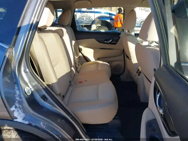 KNMAT2MVXHP536101 2017 NISSAN ROGUE - Image 8