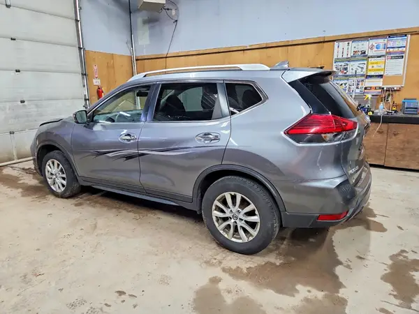KNMAT2MVXHP536115 2017 NISSAN ROGUE - Image 2