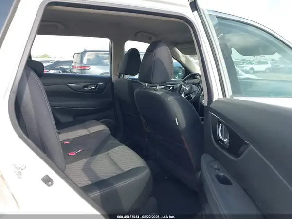 KNMAT2MVXHP538348 2017 NISSAN ROGUE - Image 8