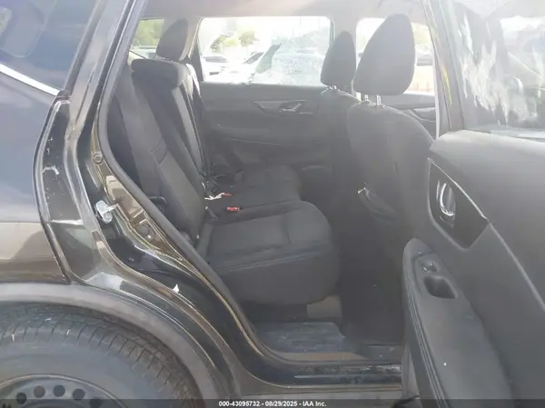 KNMAT2MVXHP543811 2017 NISSAN ROGUE - Image 8