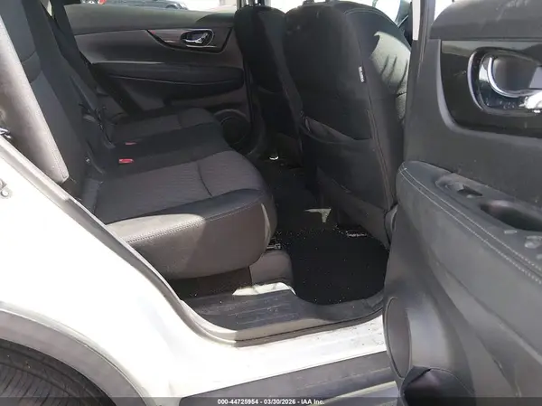 KNMAT2MVXHP545767 2017 NISSAN ROGUE - Image 8