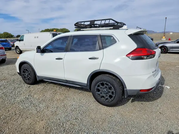 KNMAT2MVXHP547972 2017 NISSAN ROGUE - Image 2