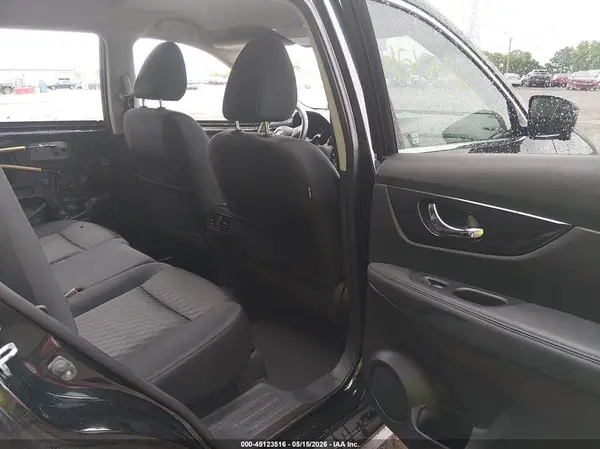 KNMAT2MVXHP548068 2017 NISSAN ROGUE - Image 8