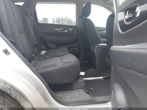 KNMAT2MVXHP548653 2017 NISSAN ROGUE - Image 8