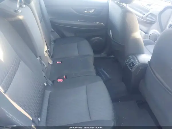 KNMAT2MVXHP552945 2017 NISSAN ROGUE - Image 8