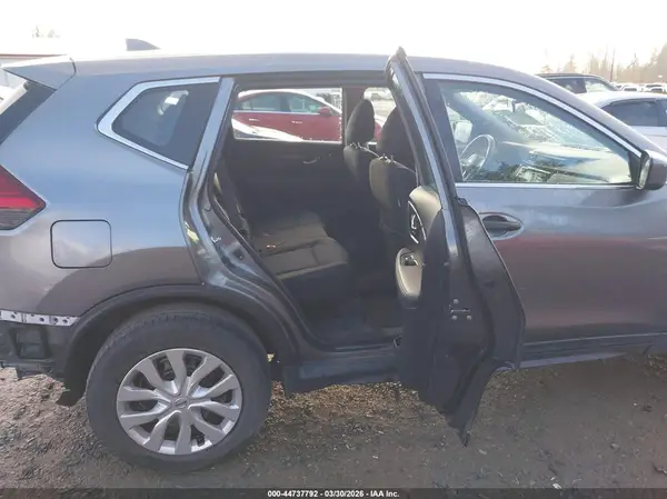 KNMAT2MVXHP554176 2017 NISSAN ROGUE - Image 8