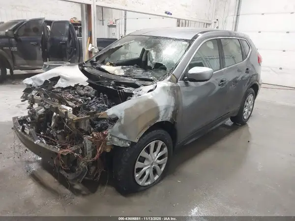 KNMAT2MVXHP556350 2017 NISSAN ROGUE - Image 2