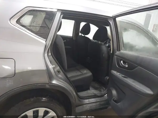 KNMAT2MVXHP556350 2017 NISSAN ROGUE - Image 8