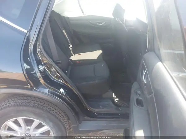 KNMAT2MVXHP561659 2017 NISSAN ROGUE - Image 8