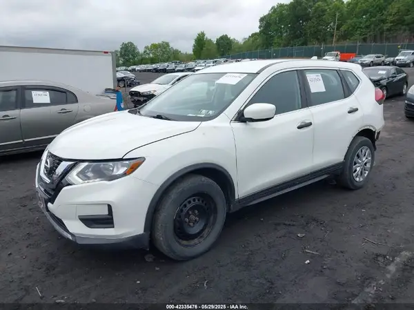 KNMAT2MVXHP561788 2017 NISSAN ROGUE - Image 2