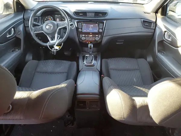 KNMAT2MVXHP562763 2017 NISSAN ROGUE - Image 8