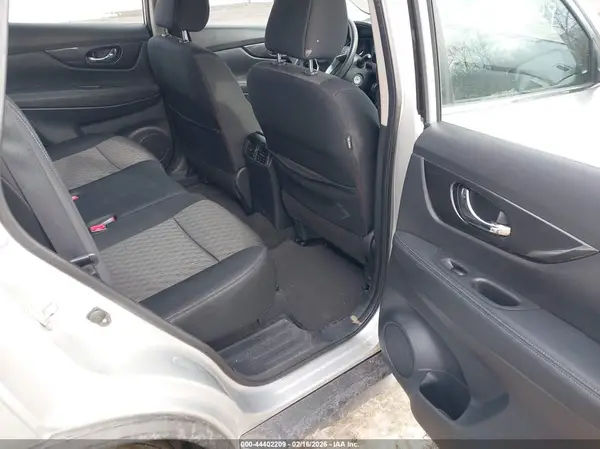 KNMAT2MVXHP574427 2017 NISSAN ROGUE - Image 8