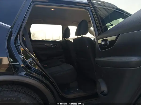 KNMAT2MVXHP575125 2017 NISSAN ROGUE - Image 8