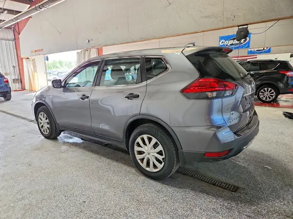 KNMAT2MVXHP576002 2017 NISSAN ROGUE - Image 2