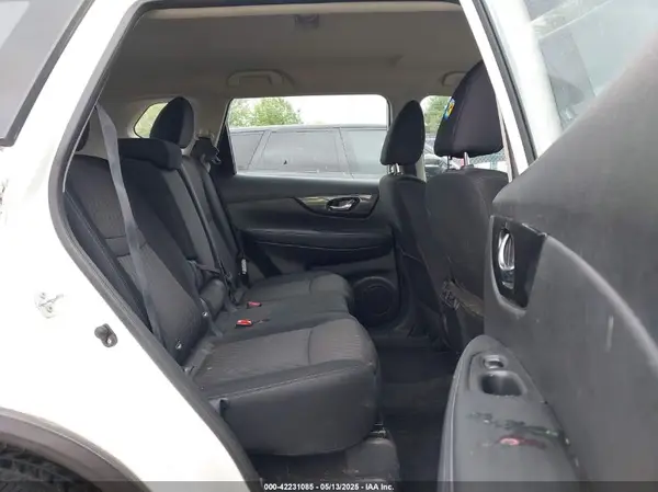 KNMAT2MVXHP577084 2017 NISSAN ROGUE - Image 8