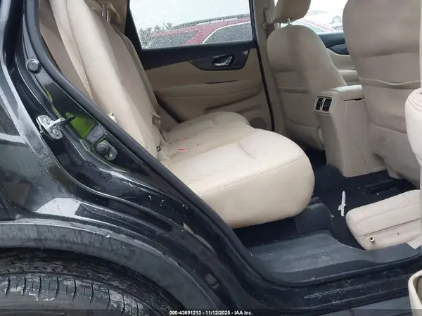 KNMAT2MVXHP577389 2017 NISSAN ROGUE - Image 8