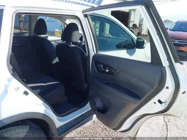KNMAT2MVXHP579823 2017 NISSAN ROGUE - Image 8