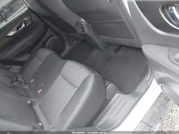 KNMAT2MVXHP580258 2017 NISSAN ROGUE - Image 8
