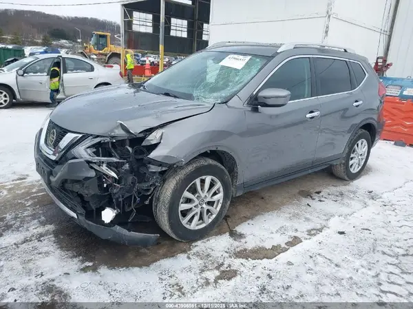 KNMAT2MVXHP582477 2017 NISSAN ROGUE - Image 2