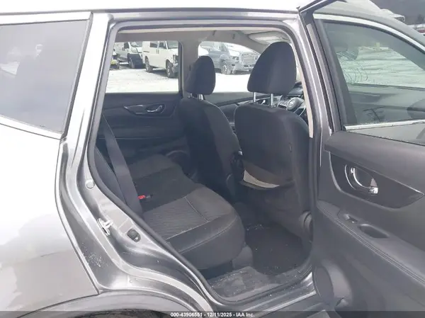 KNMAT2MVXHP582477 2017 NISSAN ROGUE - Image 8