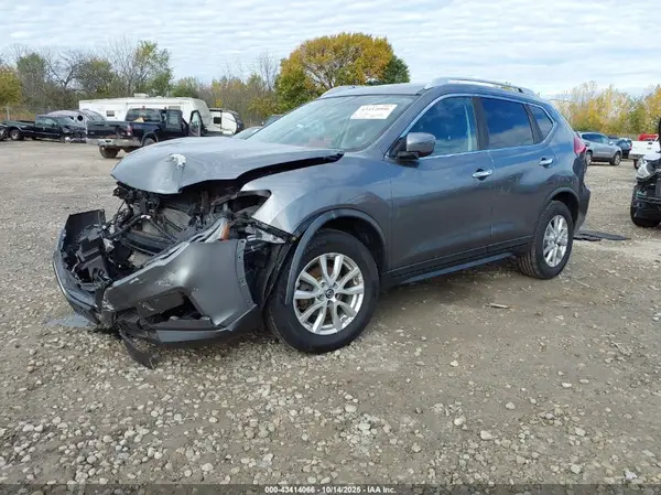 KNMAT2MVXHP584391 2017 NISSAN ROGUE - Image 2