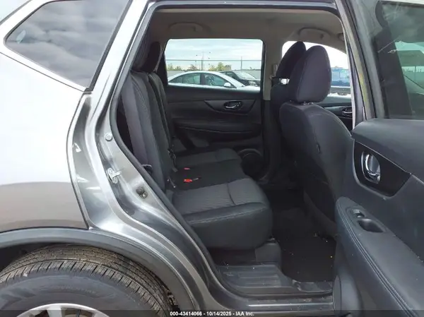 KNMAT2MVXHP584391 2017 NISSAN ROGUE - Image 8