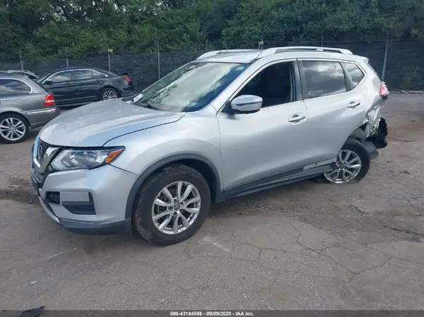 KNMAT2MVXHP585072 2017 NISSAN ROGUE - Image 2