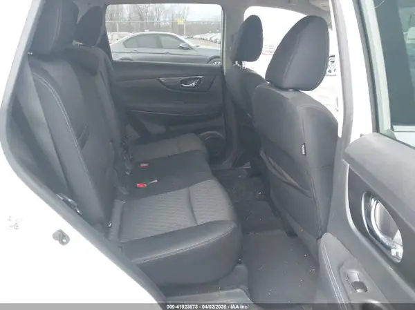 KNMAT2MVXHP585234 2017 NISSAN ROGUE - Image 8