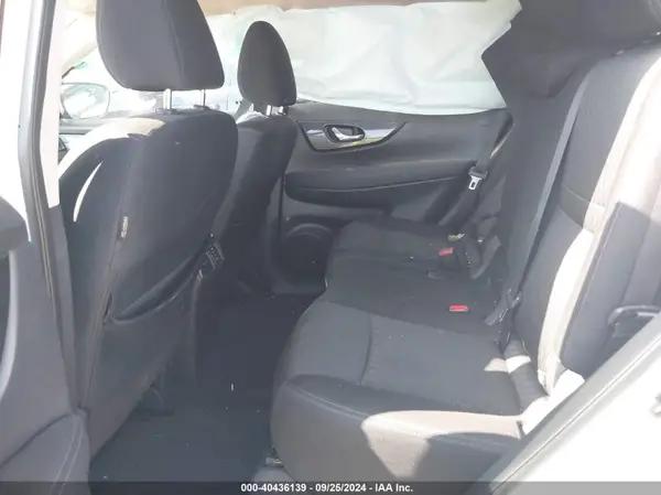 KNMAT2MVXHP585735 2017 NISSAN ROGUE - Image 8
