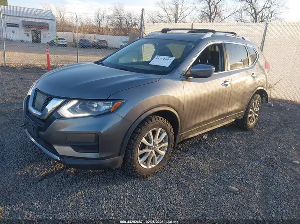 KNMAT2MVXHP586092 2017 NISSAN ROGUE - Image 2