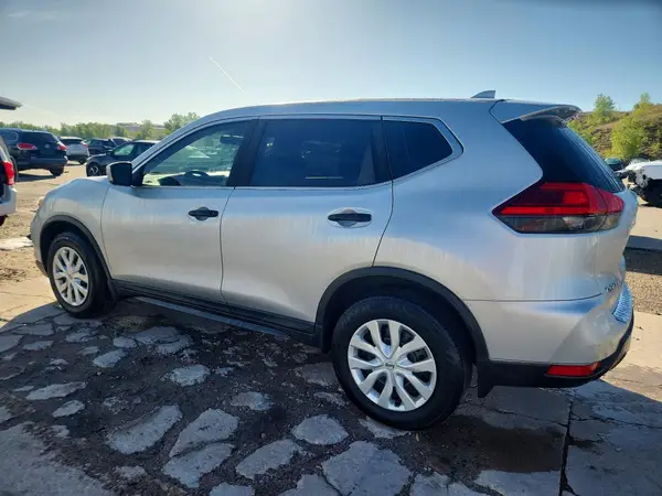 KNMAT2MVXHP587811 2017 NISSAN ROGUE - Image 2